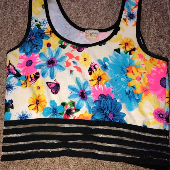Crop-top for summer!! - Picture 3 of 5